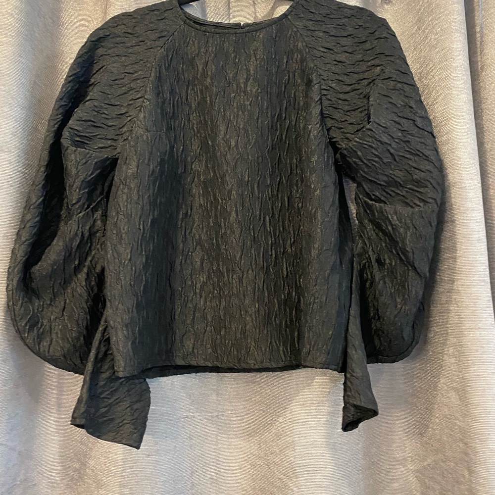 Balloon sleeve black blouse no stretch.. never worn
